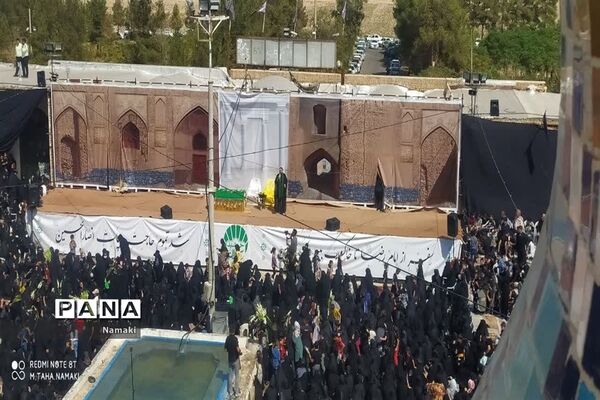 مراسم آیینی مذهبی گلباران خورشید در امامزاده بی بی زینب(ع) آران و بیدگل
