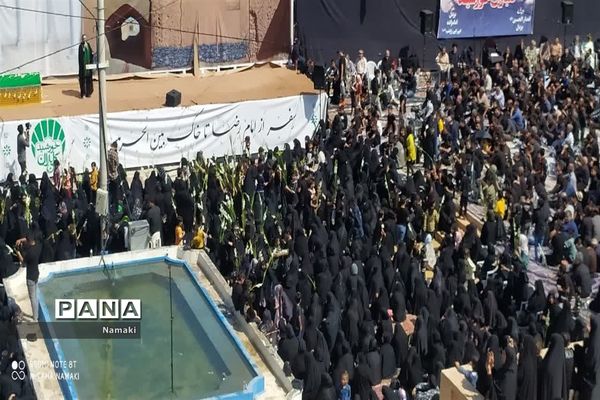 مراسم آیینی مذهبی گلباران خورشید در امامزاده بی بی زینب(ع) آران و بیدگل