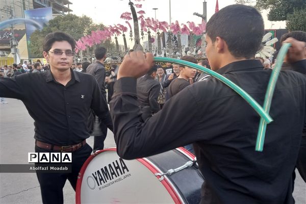 دسته‌های عزاداری مشهد در روز شهادت امام رضا(ع)