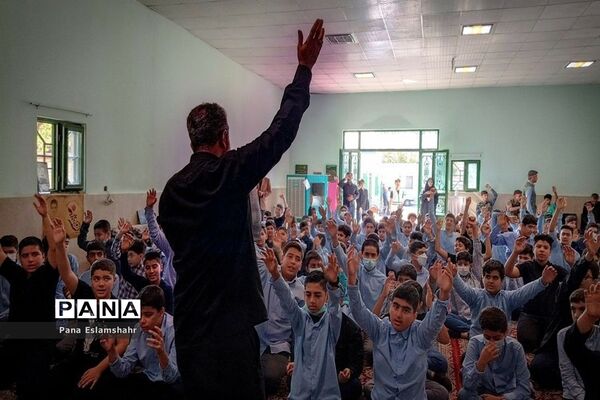 گرامیداشت شهادت امام رضا(ع) و هفته دفاع مقدس در واحدهای آموزشی اسلامشهر