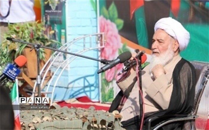 ما در دوران دفاع مقدس مقابل ابرقدرت‌های شرق و غرب ایستادیم