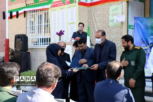 گرامیداشت هفته دفاع مقدس در مدارس آموزش و پرورش ناحیه 2 شیراز