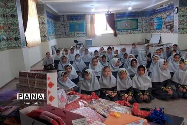 برگزاری جشن عاطفه‌ها و گرامیداشت هفته دفاع مقدس در دبستان مزرعه صفادشت