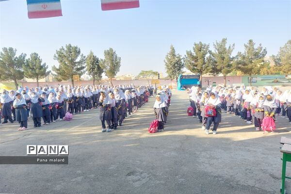 برگزاری جشن عاطفه‌ها و گرامیداشت هفته دفاع مقدس در دبستان مزرعه صفادشت