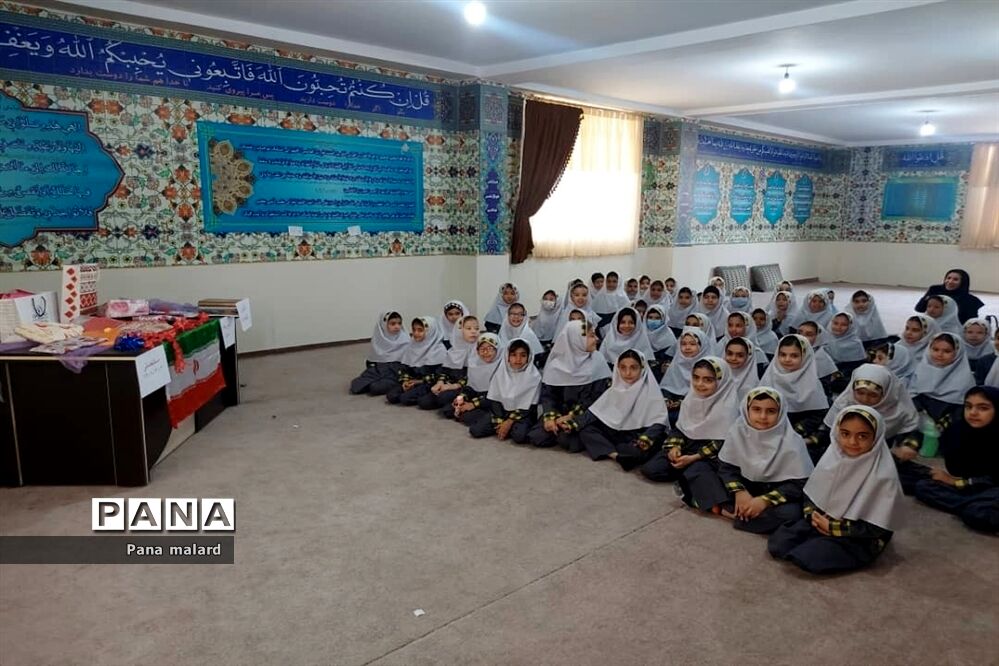 برگزاری جشن عاطفه‌ها و گرامیداشت هفته دفاع مقدس در دبستان مزرعه صفادشت