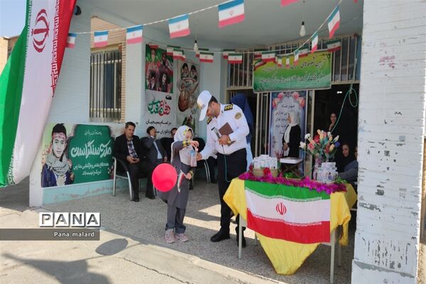 برگزاری جشن عاطفه‌ها و گرامیداشت هفته دفاع مقدس در دبستان مزرعه صفادشت