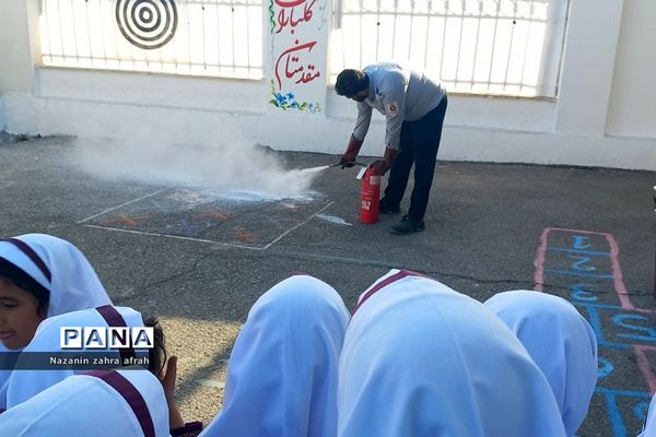 گرامیداشت روز آتش‌نشانی و ایمنی  در مدرسه حضرت زهرا(س) رودهن