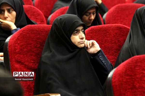 همایش توجیهی آغاز به کار راوی معلمان استان قم