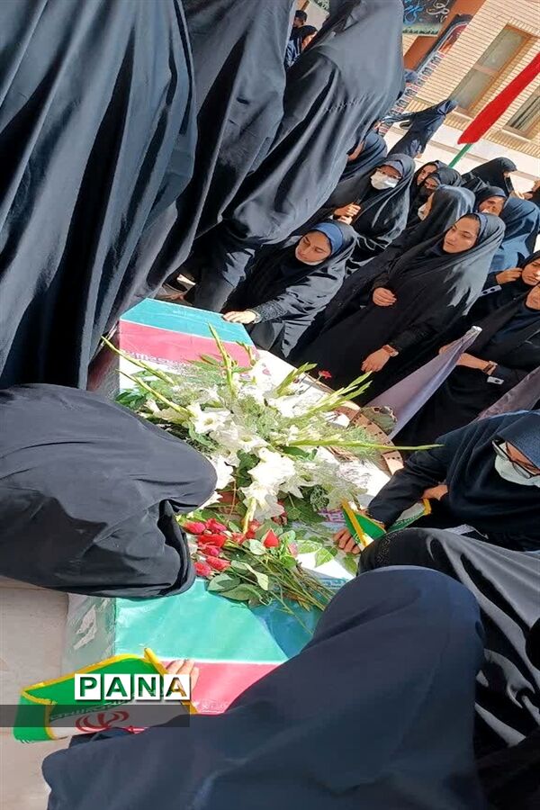 مراسم استقبال از شهید گمنام در مدرسه شاهد المهدی اصفهان