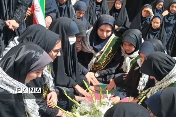 مراسم استقبال از شهید گمنام در مدرسه شاهد المهدی اصفهان