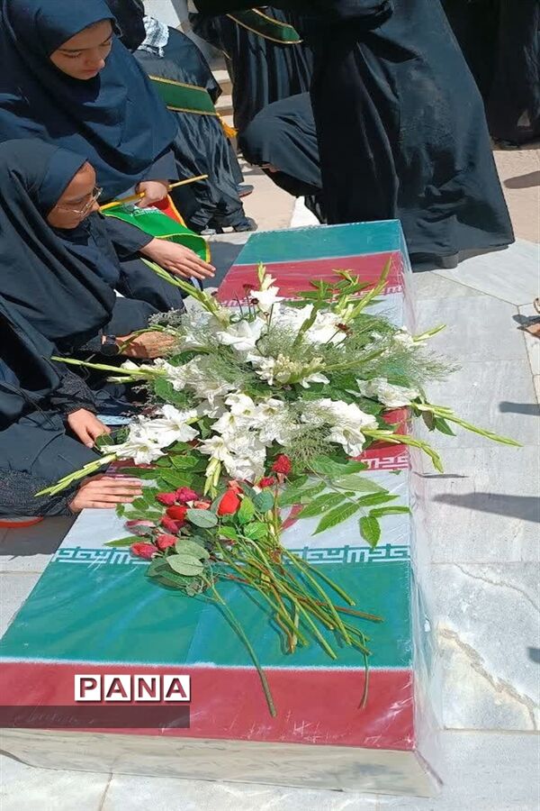 مراسم استقبال از شهید گمنام در مدرسه شاهد المهدی اصفهان