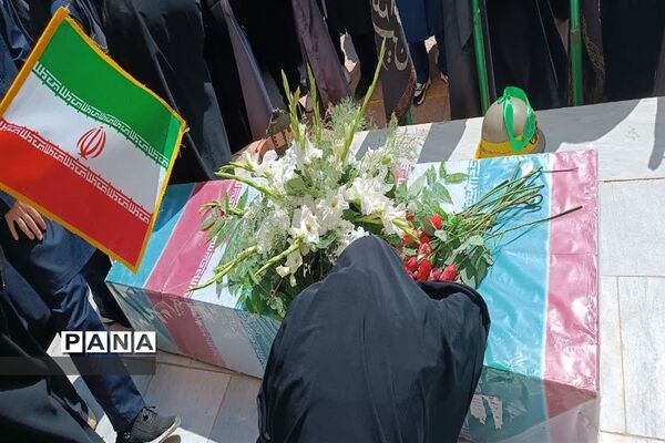 مراسم استقبال از شهید گمنام در مدرسه شاهد المهدی اصفهان