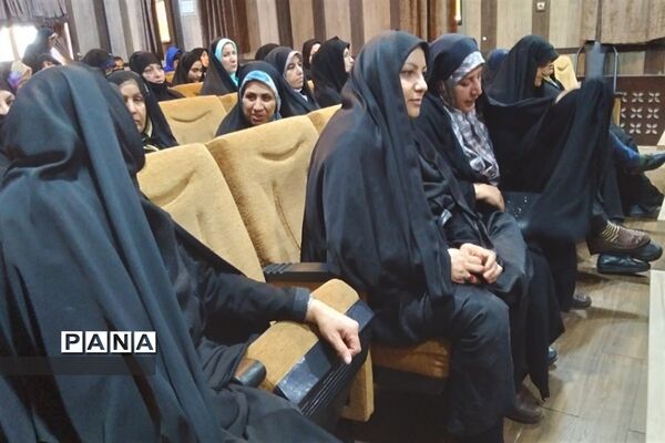 نشست روشنگری هفته دفاع مقدس در شهرستان قرچک