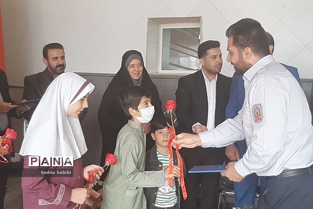 تقدیر از آتش‌نشانان در روز آتش‌نشانی  توسط مسئولان رودهن