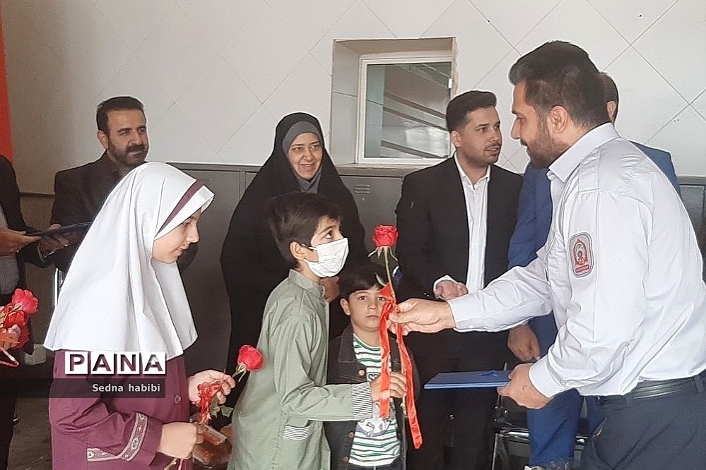 تقدیر از آتش‌نشانان در روز آتش‌نشانی  توسط مسئولان رودهن