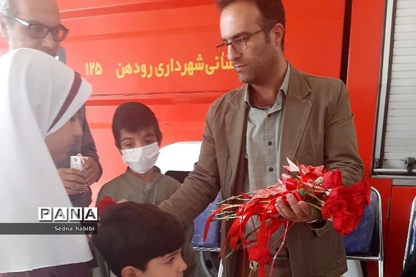 تقدیر از آتش‌نشانان در روز آتش‌نشانی  توسط مسئولان رودهن