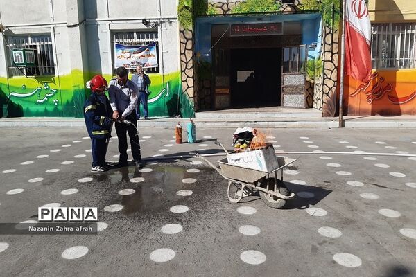 گرامیداشت روز آتش‌نشانی در دبستان ارشاد رودهن