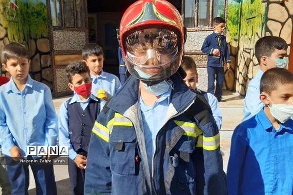 گرامیداشت روز آتش‌نشانی در دبستان ارشاد رودهن