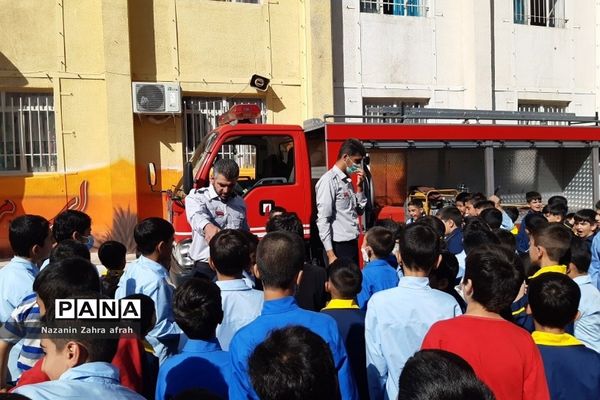 گرامیداشت روز آتش‌نشانی در دبستان ارشاد رودهن