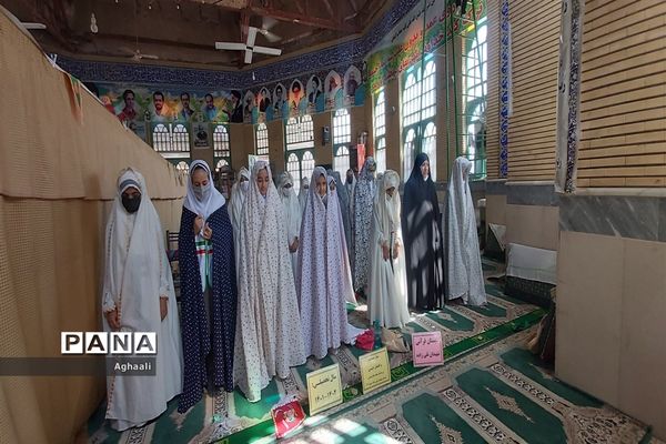 غبارروبی گلزار شهدا در شهرستان نطنز