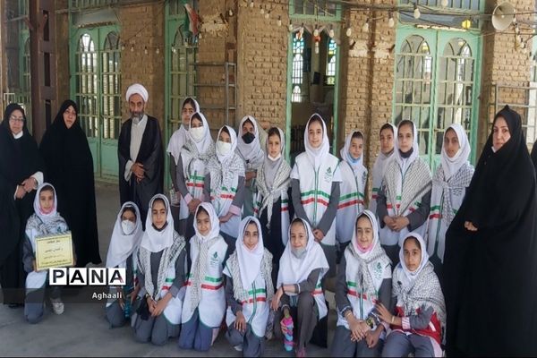 غبارروبی گلزار شهدا در شهرستان نطنز