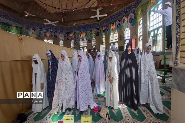 غبارروبی گلزار شهدا در شهرستان نطنز