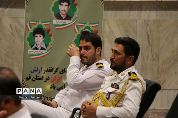 غبارروبی مزار شهدای ارتش با حضور پرسنل نیروی دریایی در قم