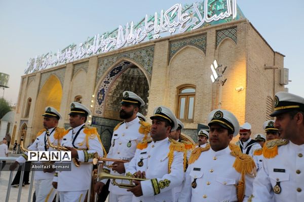 غبارروبی مزار شهدای ارتش با حضور پرسنل نیروی دریایی در قم