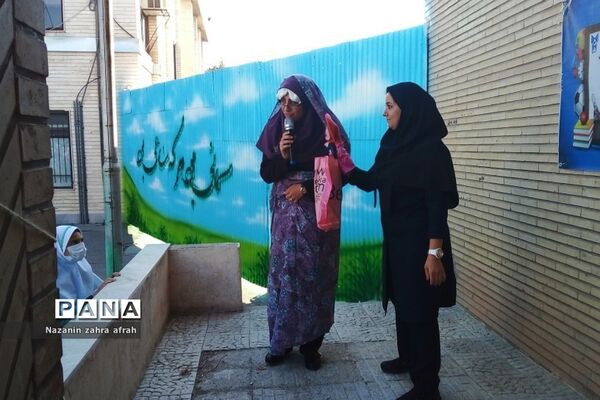 برگزاری مراسم گرامیداشت روز سالمند در مدارس رودهن