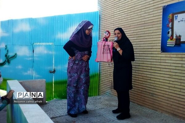 برگزاری مراسم گرامیداشت روز سالمند در مدارس رودهن