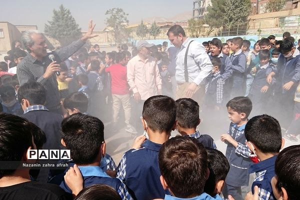 روزی شاد و هیجانی با حضور کارکنان آتش‌نشانی و‌ نیروی انتظامی در دبستان ایمان رودهن