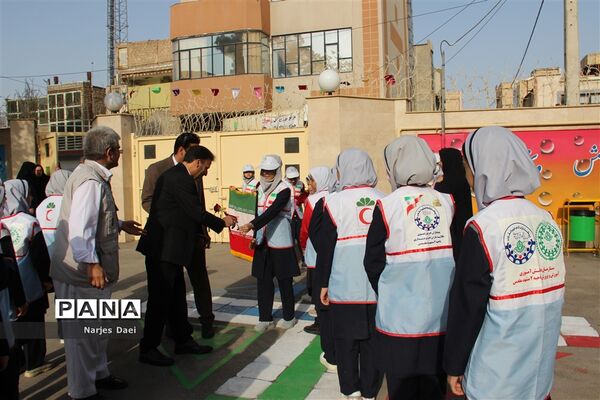 برگزاری آیین نواختن زنگ مهر در دبستان پری زابلی نژاد ناحیه 2 مشهد