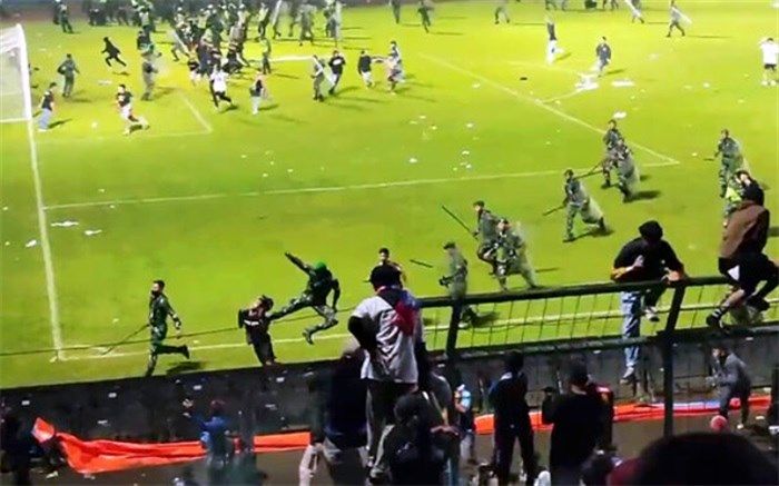 کشته‌شدن ۱۲۷ نفر و تعلیق مسابقات لیگ اندونزی