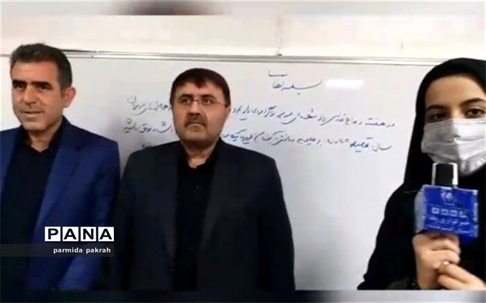دانش‌آموز‌خبرنگاران کرمانشاه در زنگ مهر و مقاومت با مسئولان گفت‌وگو کردند/ فیلم