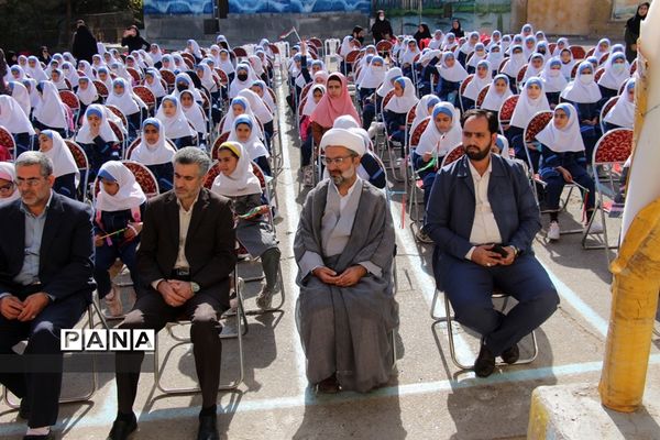 نواخته‌شدن زنگ مهر عاطفه‌ها به‌صورت نمادین در دبستان شهید‌مصطفی خمینی همدان