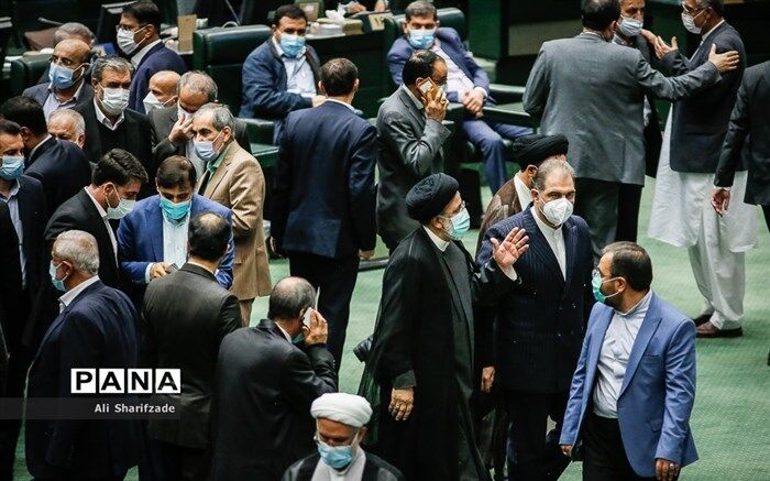 رئیس‌جمهوری برای دفاع از وزیر پیشنهادی کار به مجلس می‌رود