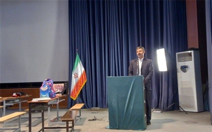 دانش‌آموزان را در فضای مجازی تنها نگذاریم