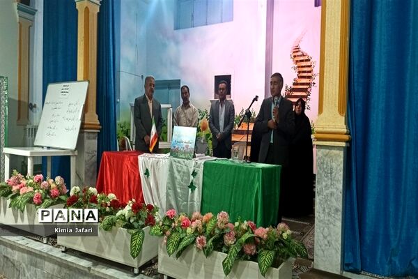 ‌جلسه انجمن اولیا در دبیرستان دخترانه شاهد ‌کاشمر‌