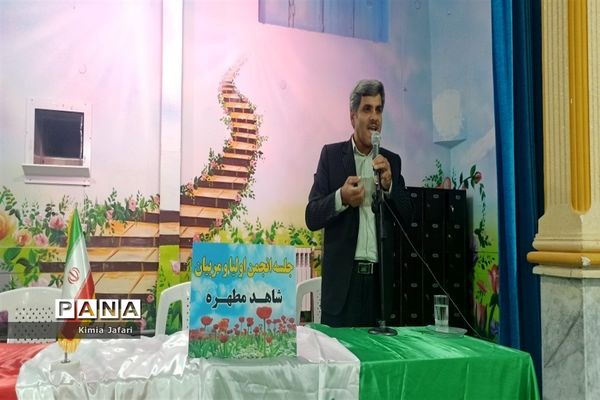 ‌جلسه انجمن اولیا در دبیرستان دخترانه شاهد ‌کاشمر‌