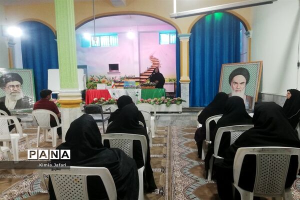 ‌جلسه انجمن اولیا در دبیرستان دخترانه شاهد ‌کاشمر‌