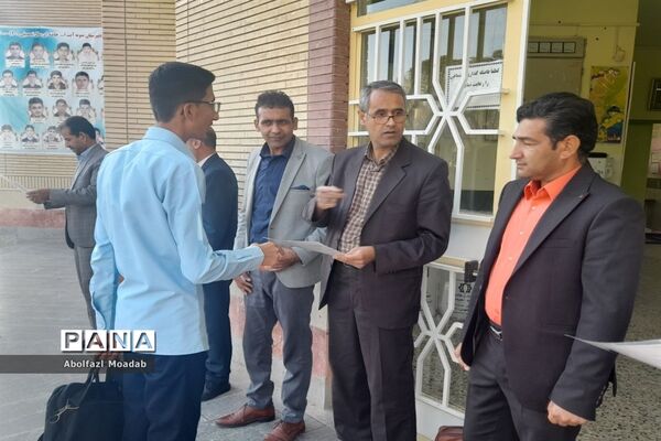 قدردانی از دانش‌آموزان برگزیده قرآن و عترت در کاشمر