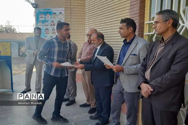 قدردانی از دانش‌آموزان برگزیده قرآن و عترت در کاشمر