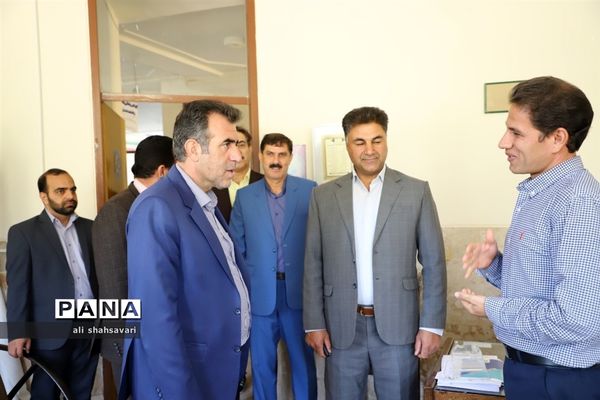 سفر یک‌روزه مدیرکل آموزش و پرورش به شهرستان دالاهو