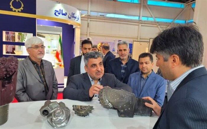جانشین وزیر دفاع از سیزدهمین نمایشگاه فناوری نانو بازدید کرد
