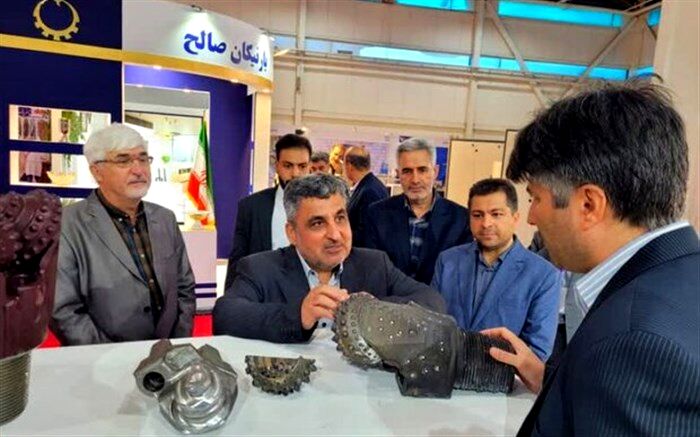 جانشین وزیر دفاع از سیزدهمین نمایشگاه فناوری نانو بازدید کرد