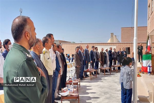 افتتاح مدرسه خیرساز در مسکن مهر قائمیه نایین