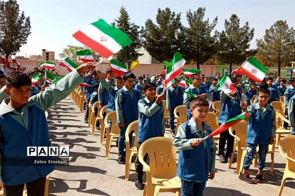 جشن عاطفه‌ها در دبستان مزرعه صفادشت
