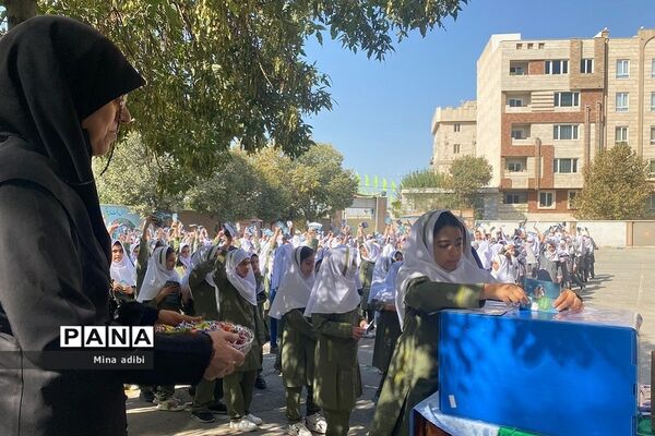 برگزاری جشن عاطفه‌ها در دبستان دخترانه شهید‌مرادی شهرری