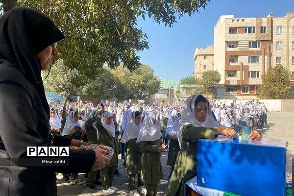برگزاری جشن عاطفه‌ها در دبستان دخترانه شهید‌مرادی شهرری