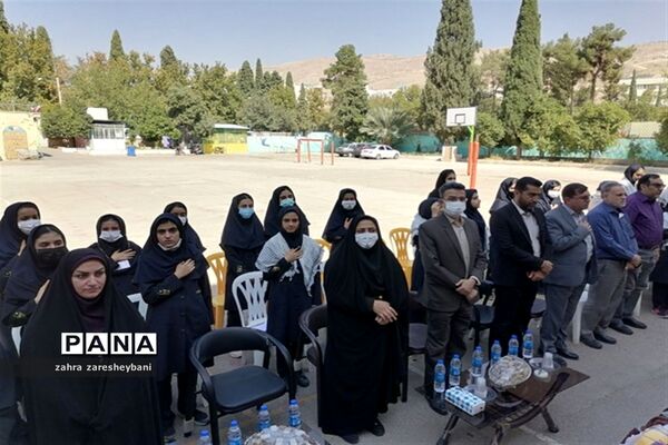 دانش‌آموزان آموزش و پرورش ناحیه دو شیراز در مراسم شور عاطفه‌ها مشق مهربانی نوشتند